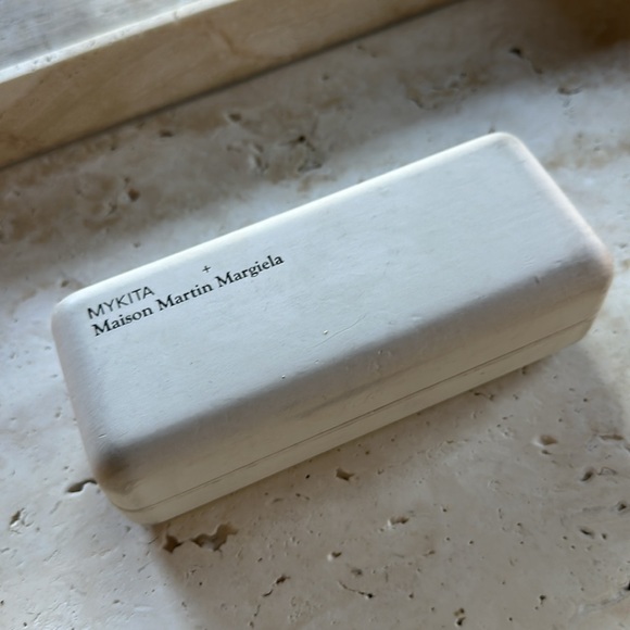 Mykita Maison Martin Margiela Sunglasses MMDUAL003

Translucent blue - Picture 6 of 13